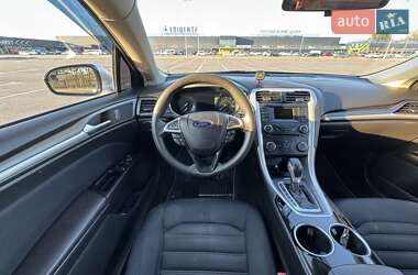 Седан Ford Fusion 2013 в 