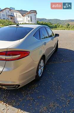 Седан Ford Fusion 2016 в 
