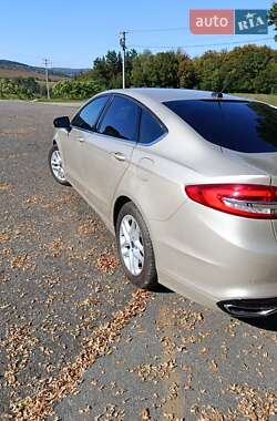 Седан Ford Fusion 2016 в 