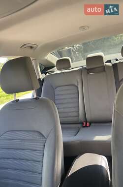 Седан Ford Fusion 2016 в 