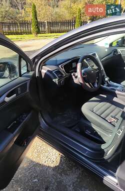 Седан Ford Fusion 2015 в 