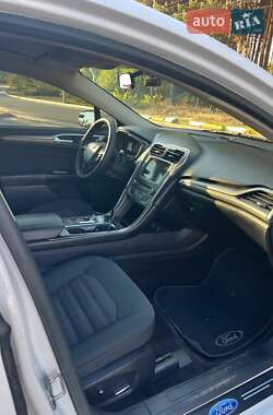 Седан Ford Fusion 2017 в 