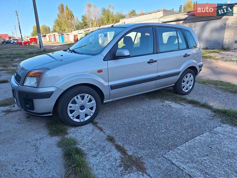 Хэтчбек Ford Fusion 2006 в 