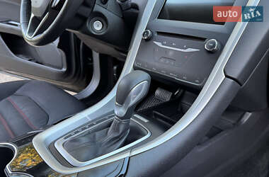 Седан Ford Fusion 2013 в 