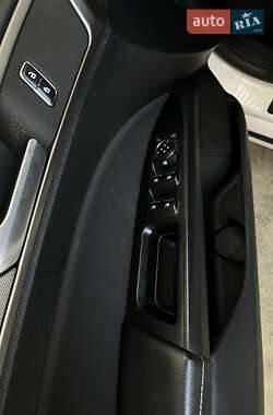 Седан Ford Fusion 2016 в 