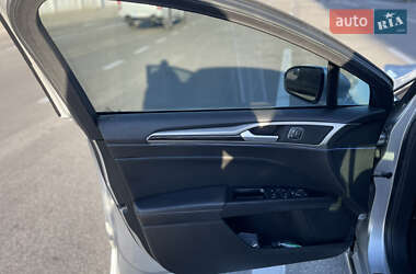 Седан Ford Fusion 2014 в 