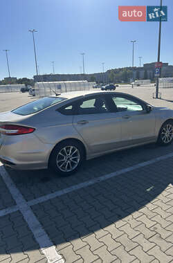 Седан Ford Fusion 2017 в 