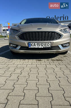 Седан Ford Fusion 2017 в 