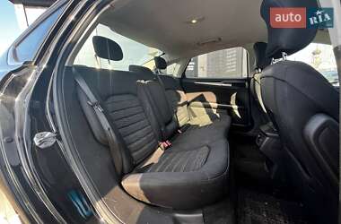 Седан Ford Fusion 2016 в 