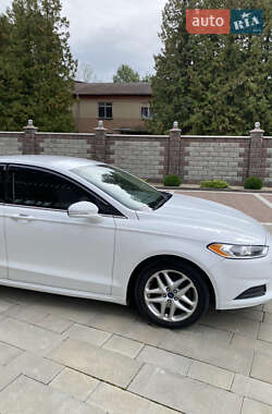 Седан Ford Fusion 2014 в 
