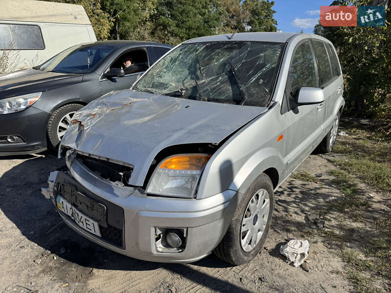 Хэтчбек Ford Fusion 2010 в 
