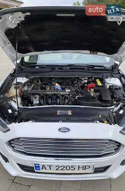 Седан Ford Fusion 2014 в 