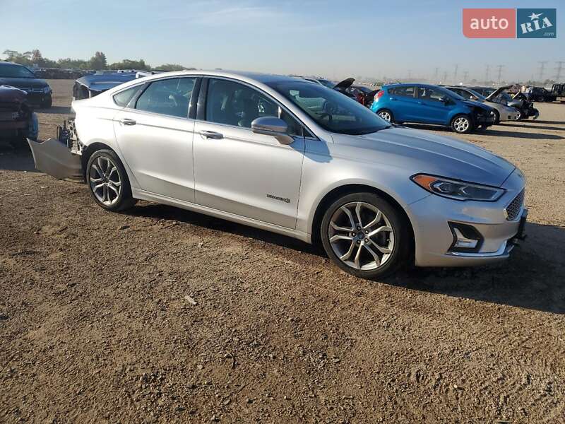 Седан Ford Fusion 2019 в Львові