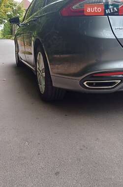 Седан Ford Fusion 2013 в 