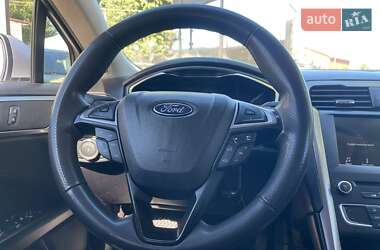 Седан Ford Fusion 2017 в 