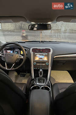 Седан Ford Fusion 2013 в 