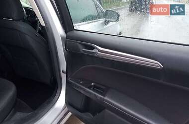 Седан Ford Fusion 2017 в 