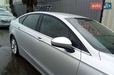Седан Ford Fusion 2017 в 