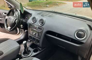 Хэтчбек Ford Fusion 2006 в 