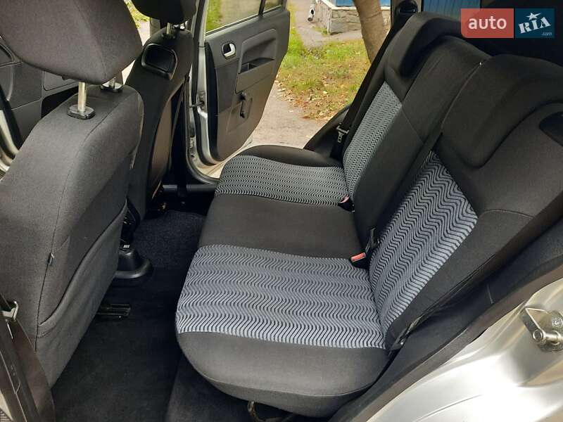 Хэтчбек Ford Fusion 2006 в Полтаве фото 72 Хэтчбек Ford Fusion 2006 в Полтаве