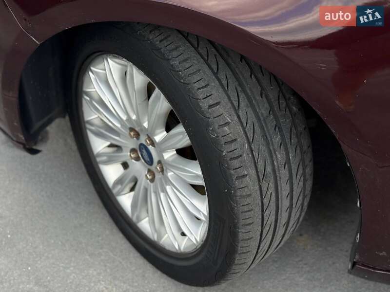 Седан Ford Fusion 2013 в Рівному