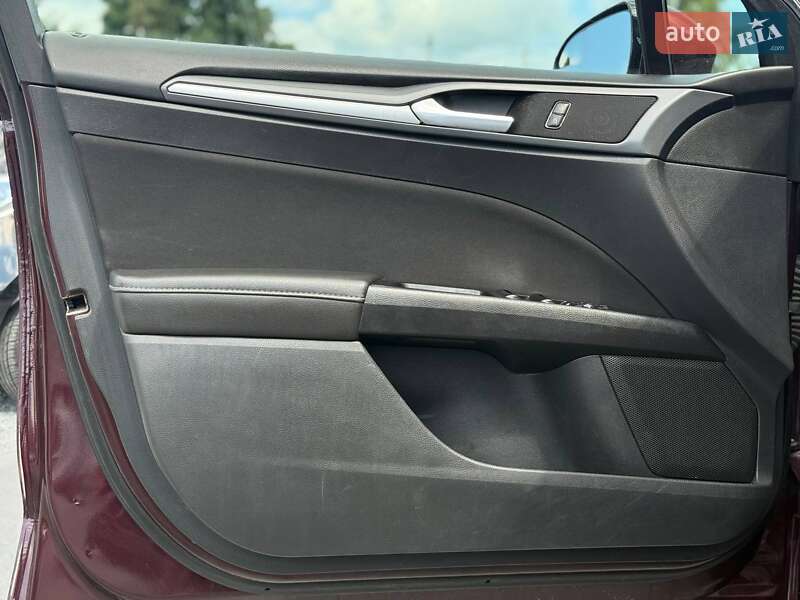 Седан Ford Fusion 2013 в Рівному