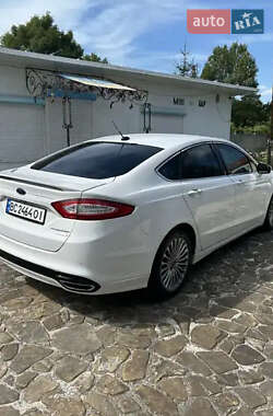 Седан Ford Fusion 2015 в 