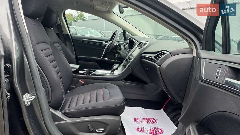 Седан Ford Fusion 2016 в Львові