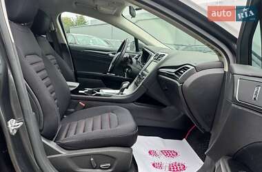 Седан Ford Fusion 2016 в 