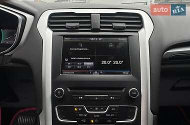 Седан Ford Fusion 2016 в 