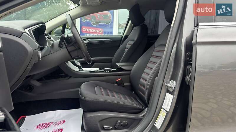 Седан Ford Fusion 2016 в Львові