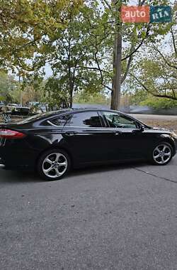 Седан Ford Fusion 2013 в 