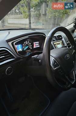 Седан Ford Fusion 2013 в 