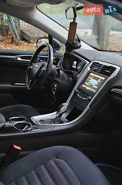 Седан Ford Fusion 2013 в 