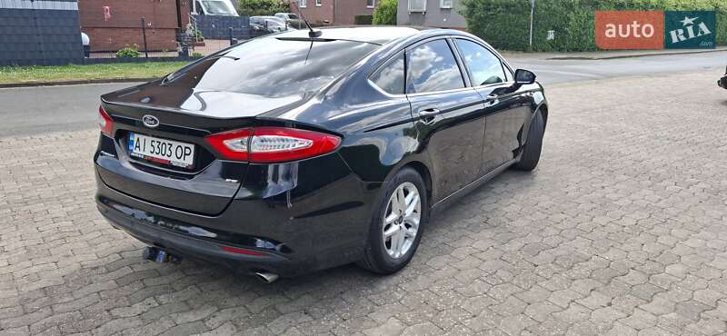 Седан Ford Fusion 2015 в Львові