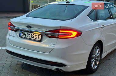 Седан Ford Fusion 2016 в 