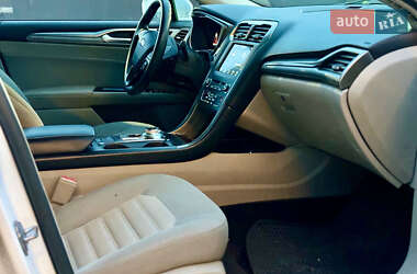 Седан Ford Fusion 2016 в 