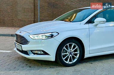 Седан Ford Fusion 2016 в 