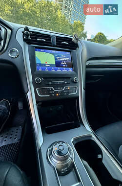 Седан Ford Fusion 2016 в 