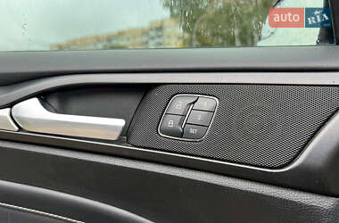 Седан Ford Fusion 2016 в 