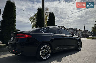 Седан Ford Fusion 2016 в 