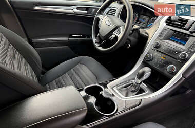 Седан Ford Fusion 2015 в 