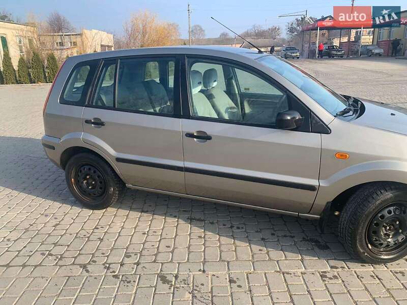 Хэтчбек Ford Fusion 2004 в Гайсине фото 2 Хэтчбек Ford Fusion 2004 в Гайсине