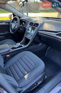 Седан Ford Fusion 2017 в 