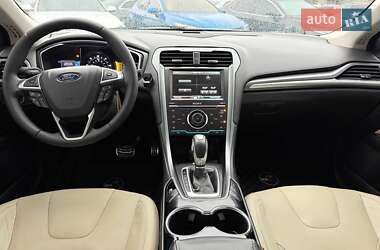 Седан Ford Fusion 2015 в 