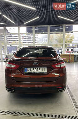 Седан Ford Fusion 2015 в 