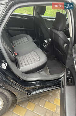 Седан Ford Fusion 2015 в 