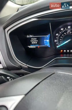 Седан Ford Fusion 2015 в 