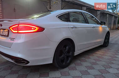Седан Ford Fusion 2015 в 