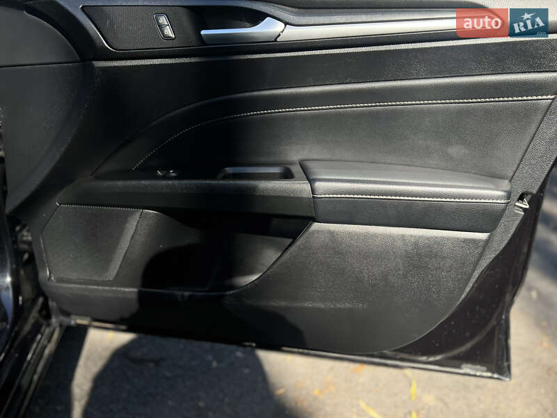 Седан Ford Fusion 2018 в Тульчине